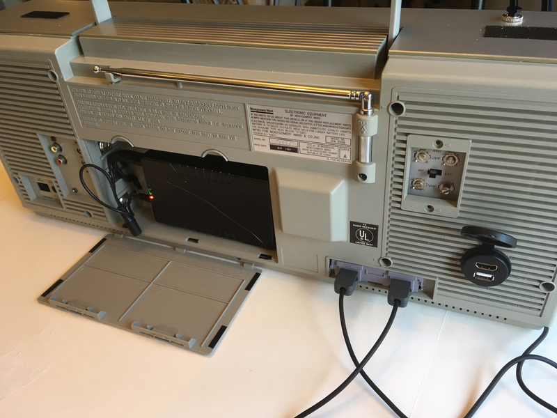 Illustration for article titled Someone Turned An 80s Boombox Into An SNES Classic You Can Play On The Go